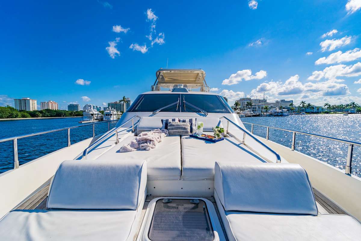 Bow sun pads Aicon 75 Therapy Intracoastal Waterway Miami