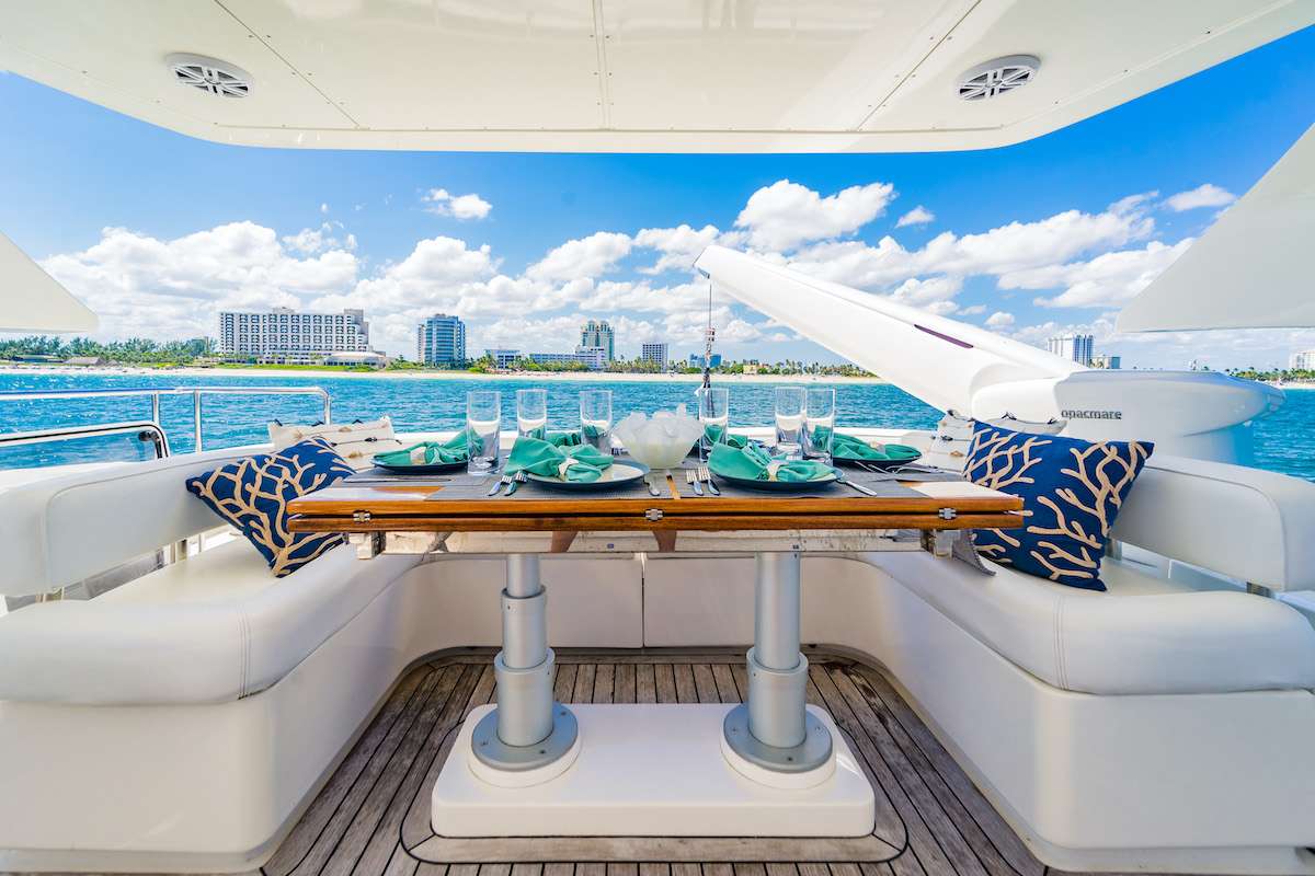Outdoor cockpit dining Aicon 75 Miami Beach skyline