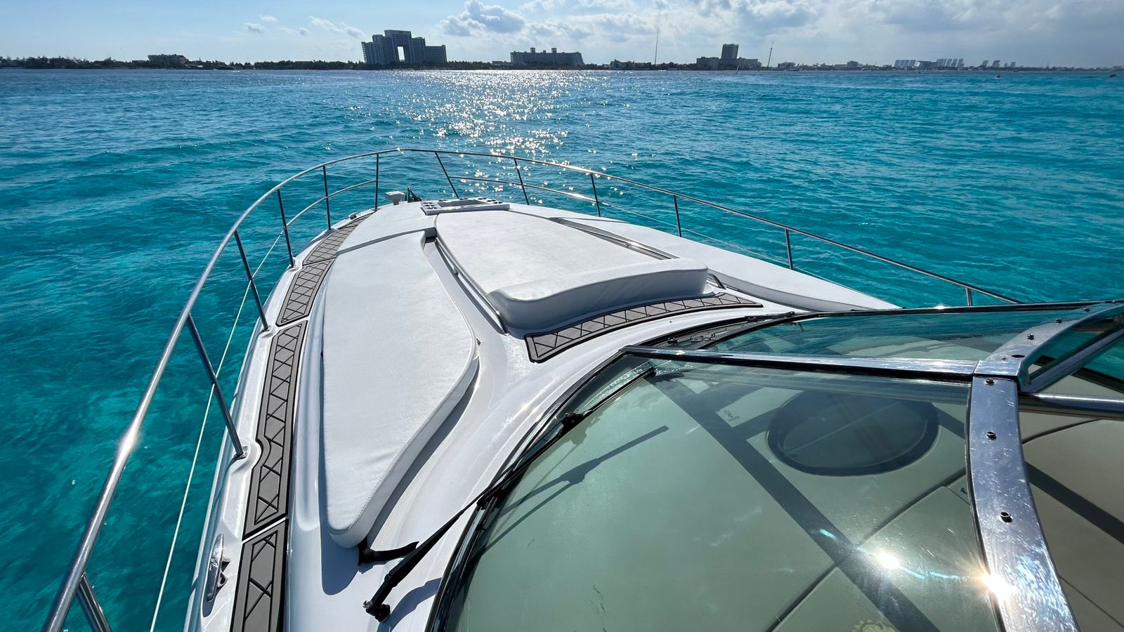 Bow deck Cancun hotel zone