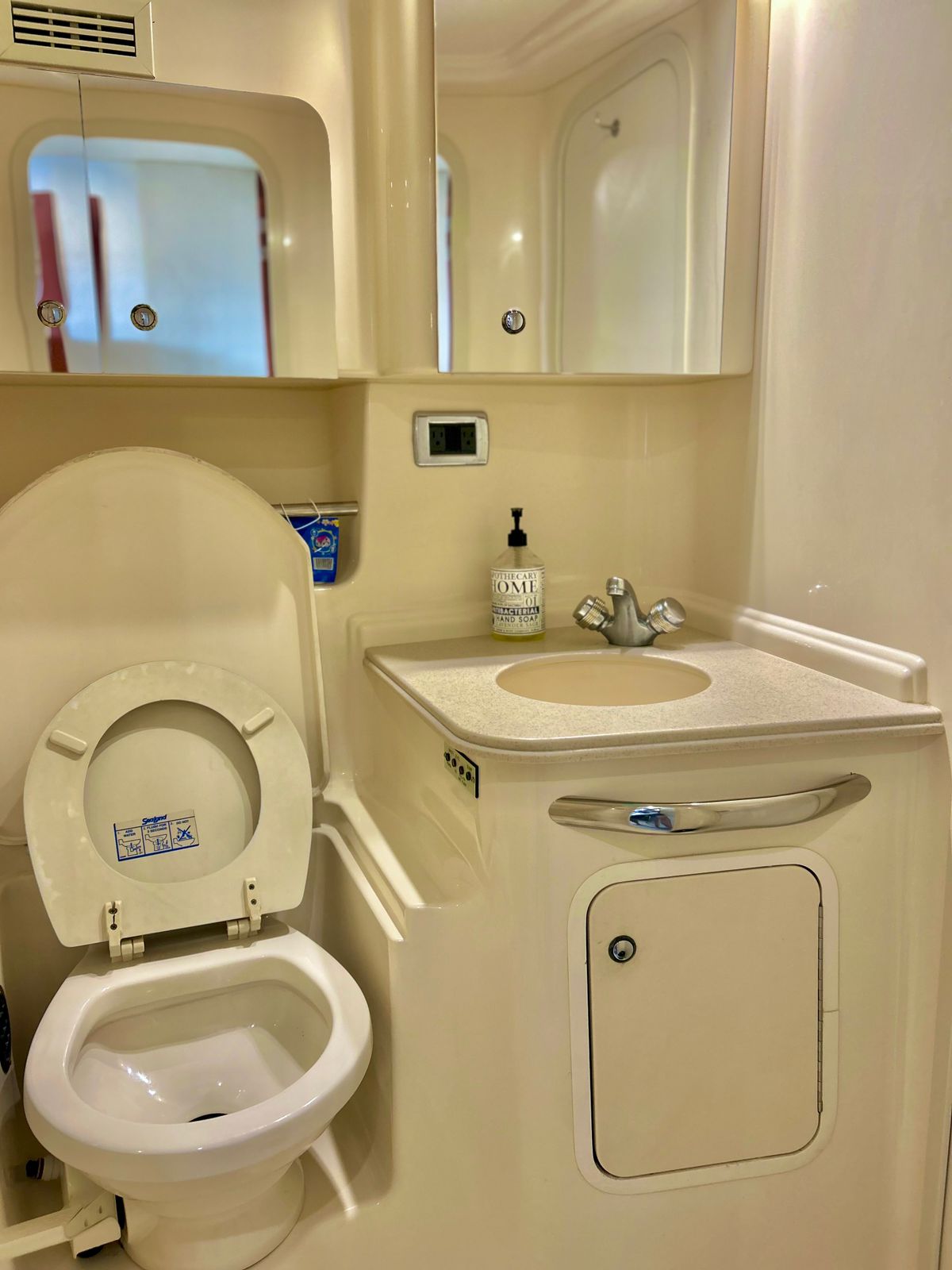 Sea Ray 455 master stateroom private cabin luxury yacht Cancun